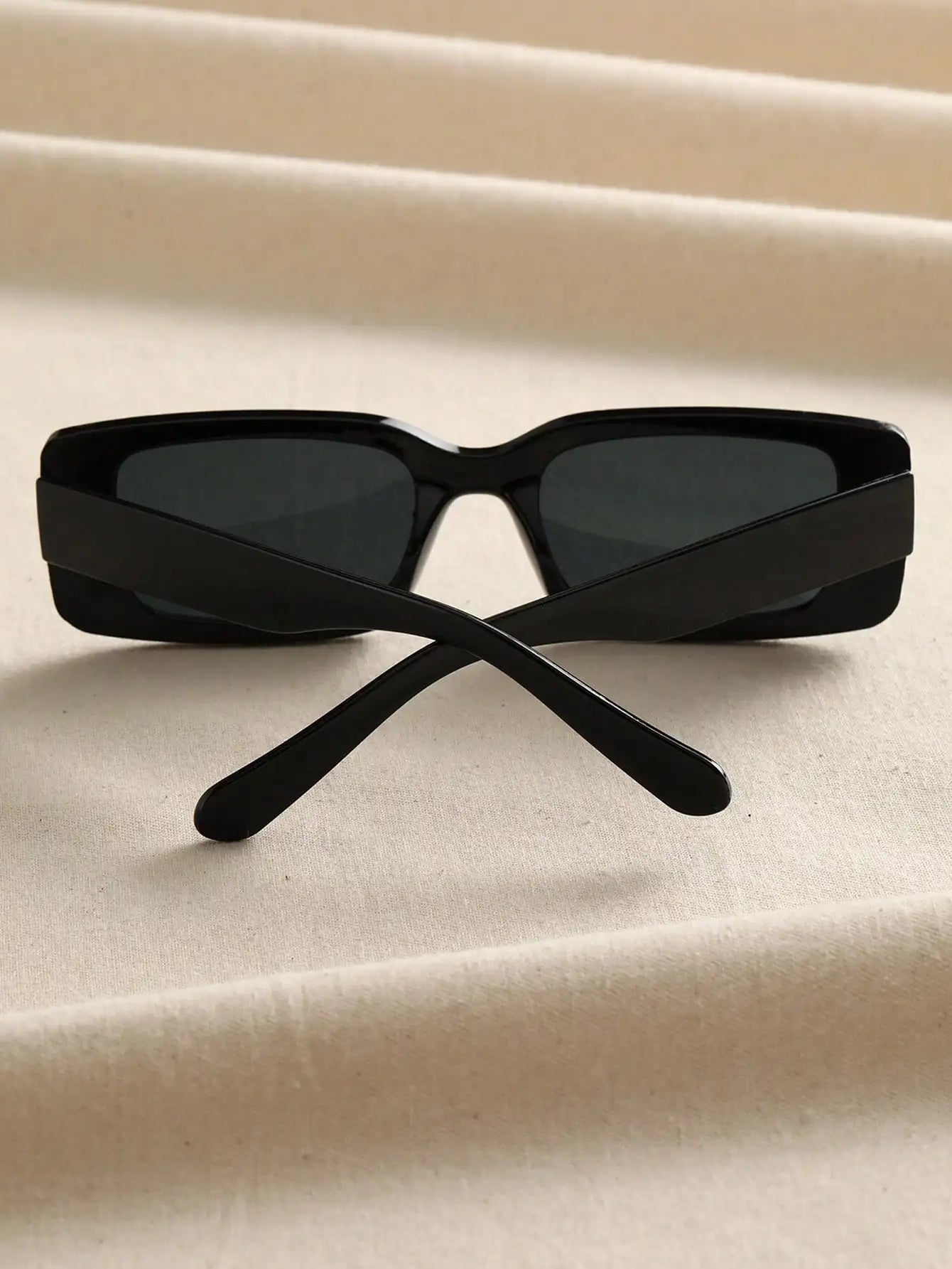 Unisex Square Fashion Sunglasses – Perfect for Beach Days & Daily Photos