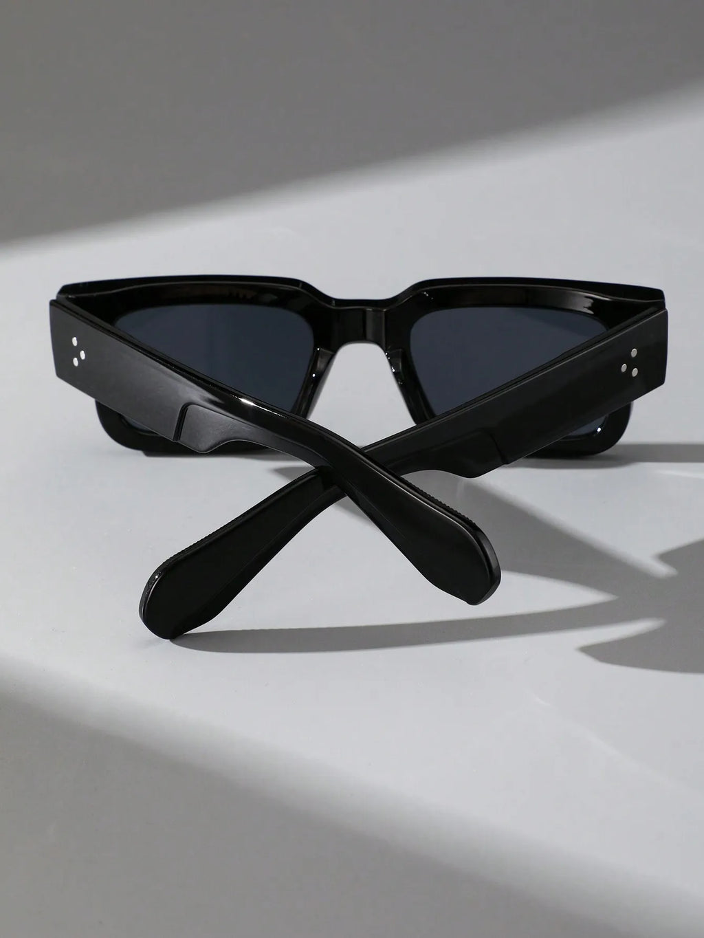 Classic Square Sunglasses – Unisex Daily Fashion Shades