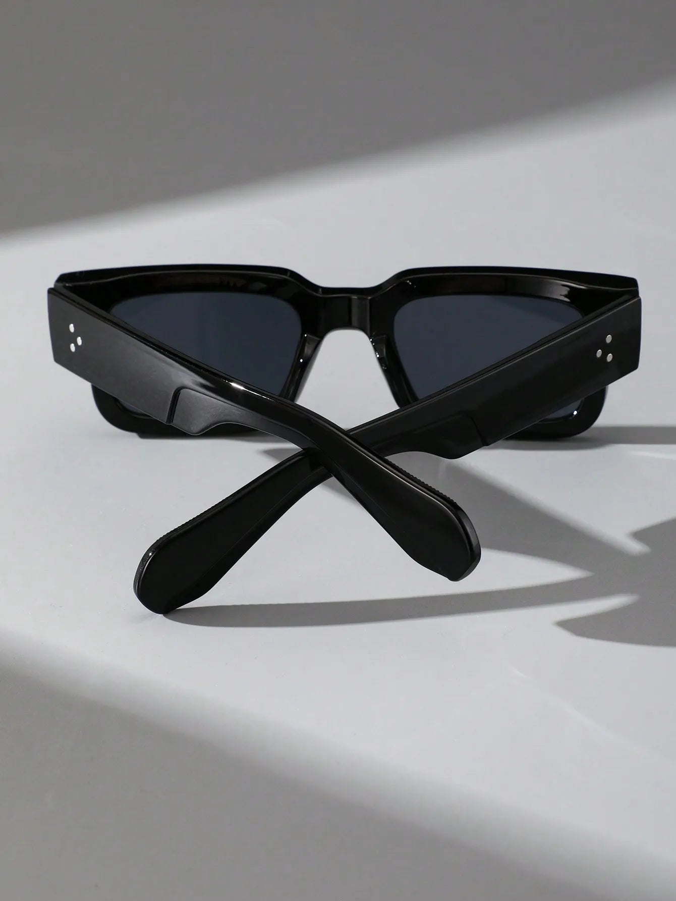 Classic Square Sunglasses – Unisex Daily Fashion Shades