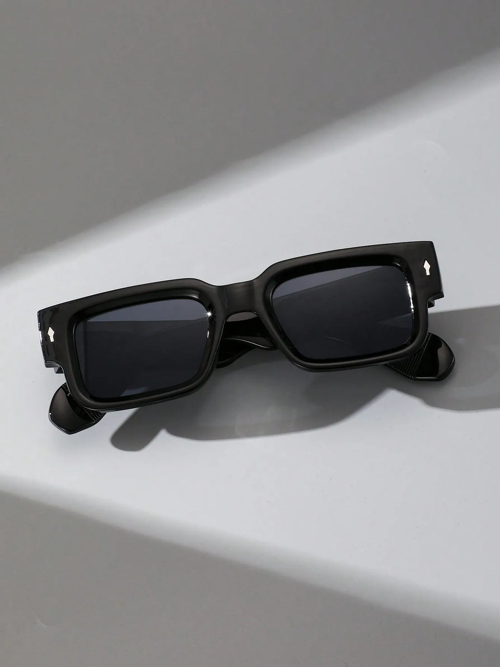 Classic Square Sunglasses – Unisex Daily Fashion Shades