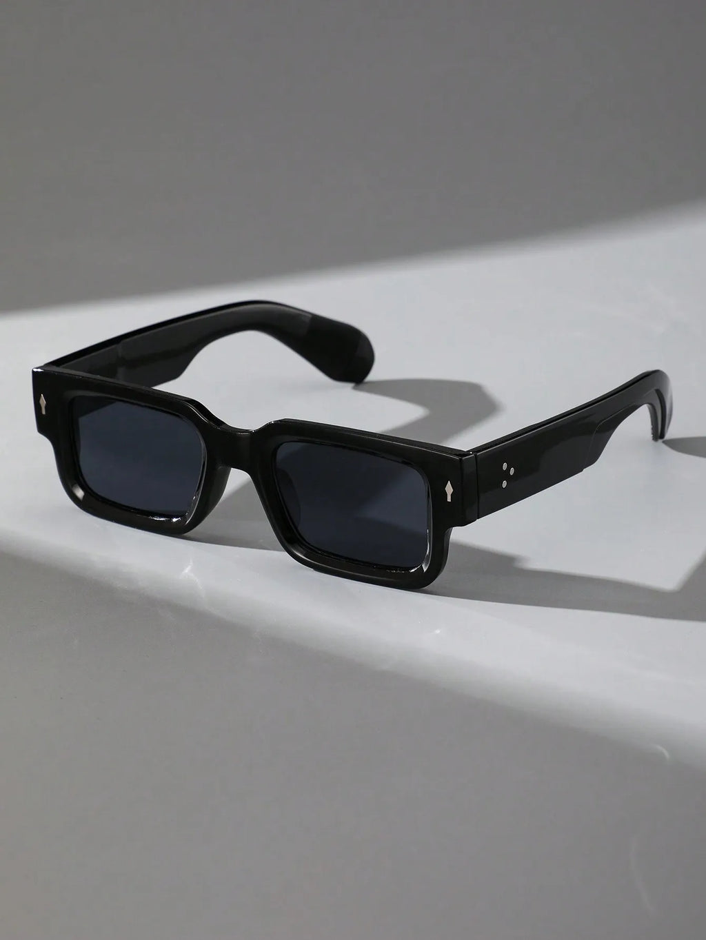 Classic Square Sunglasses – Unisex Daily Fashion Shades