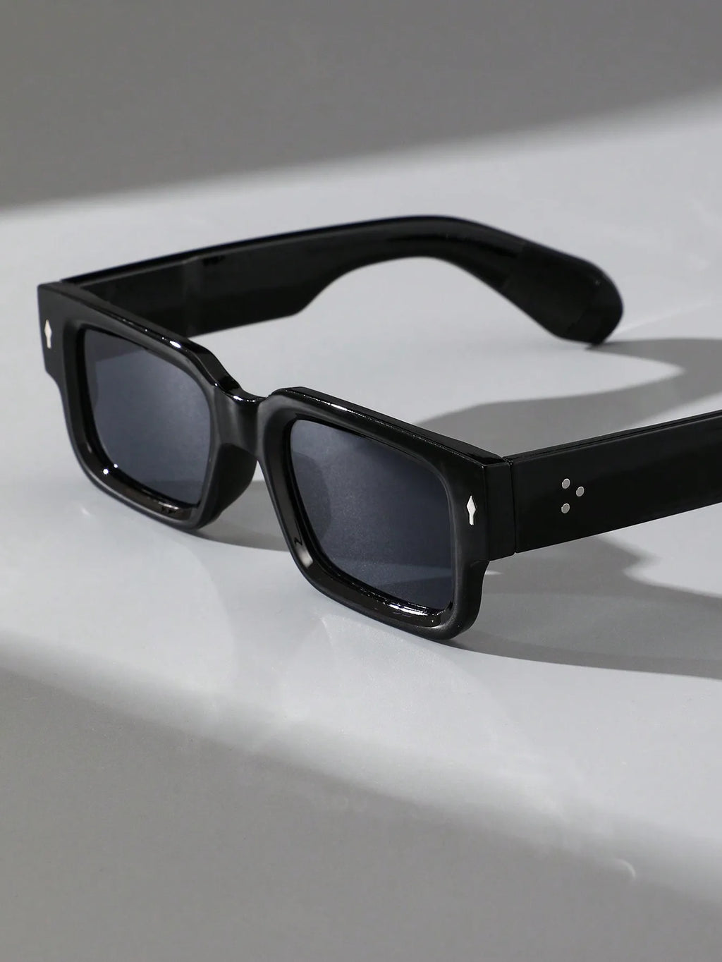 Classic Square Sunglasses – Unisex Daily Fashion Shades