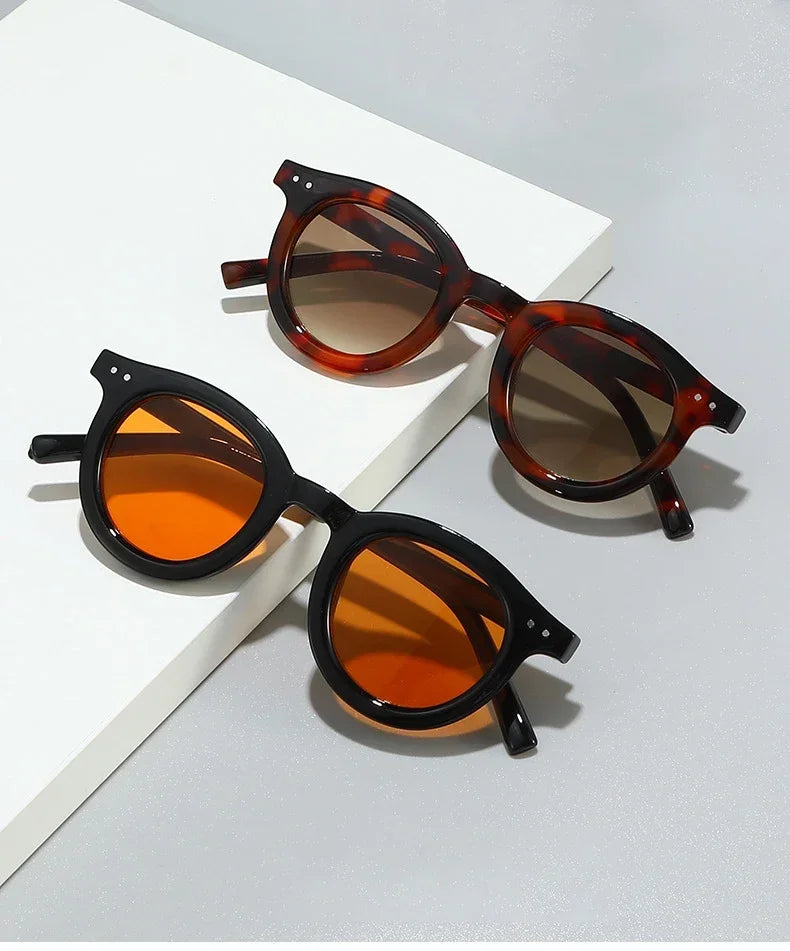 JNPCXI Oval Punk Sunglasses – UV400 Gradient Shades with Rivet Detail for Men & Women